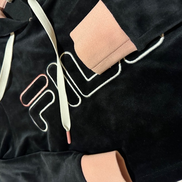 FILA Girls' short plush fabric hooded sports style - Picture 7 of 8